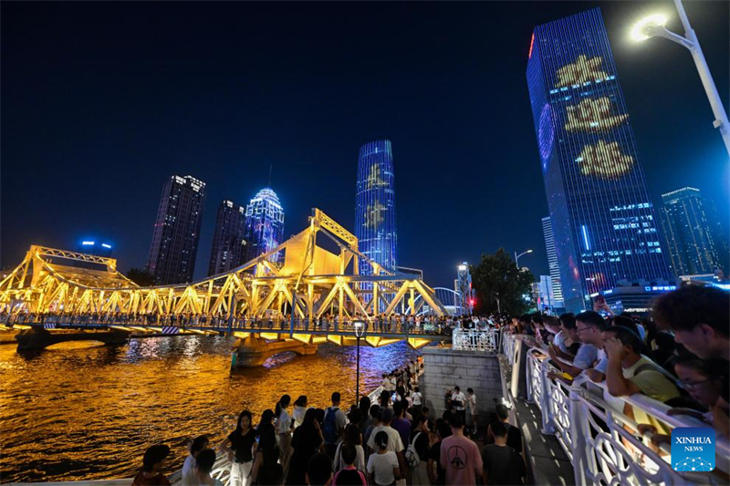 Νυχτερινή θέα στον ποταμό Χαϊχέ στον Δημο Τιεντζίν