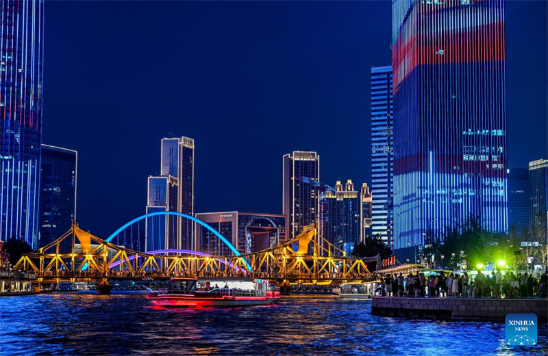 Νυχτερινή θέα στον ποταμό Χαϊχέ στον Δημο Τιεντζίν