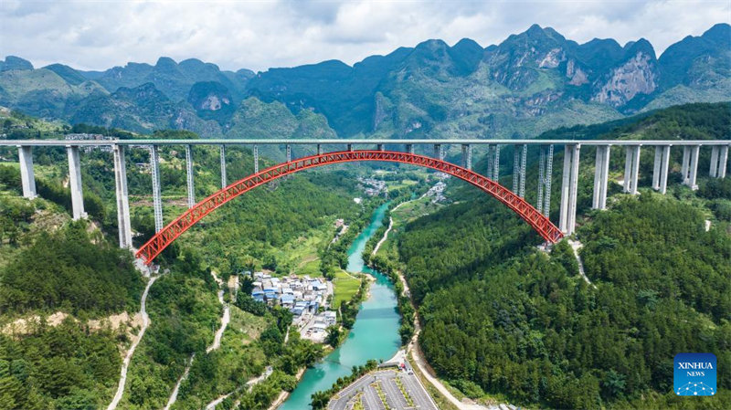 Οι τουρίστες διασκεδάζουν στην επαρχία Γκουεϊτζόου