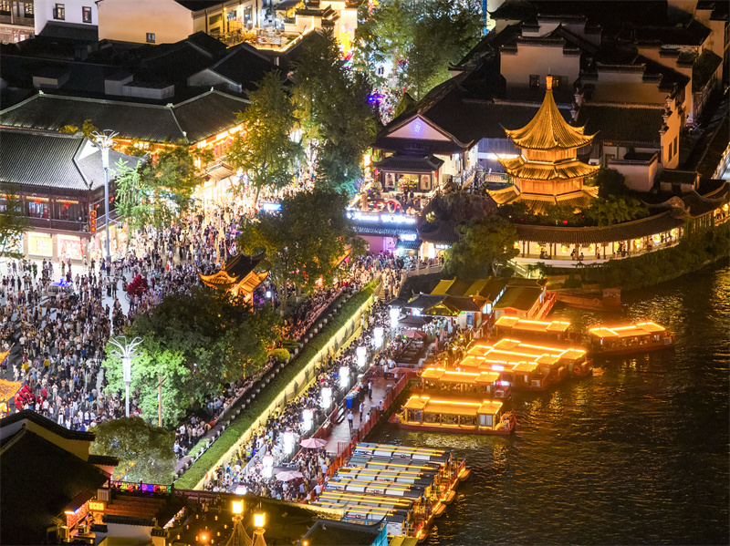 Επαρχία Τζιανγκσού: Η νυχτερινή λάμψη του Ναού του Κομφούκιου προσελκύει επισκέπτες