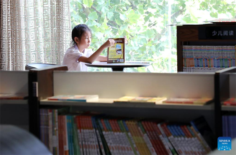 Τα παιδιά σε όλη την Κίνα απολαμβάνουν διάφορες δραστηριότητες κατά τη διάρκεια των καλοκαιρινών διακοπών