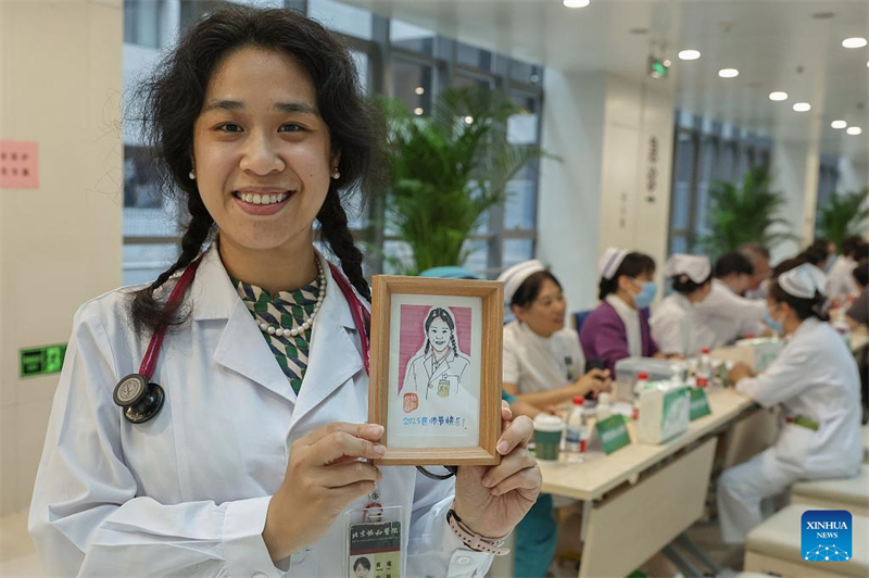 Το νοσοκομείο του Πεκίνου διοργανώνει εκδήλωση δωρεάν ιατρικών υπηρεσιών με αφορμή την 8η Ημέρα των Γιατρών