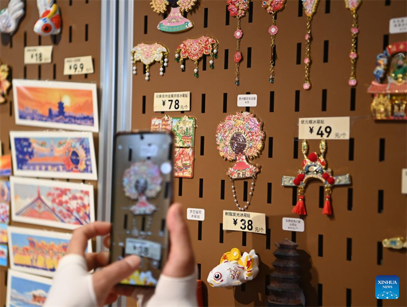 Τα λουλουδάτα στεφάνια κεφαλιού Σουνπού οδηγούν σε τουριστική έκρηξη