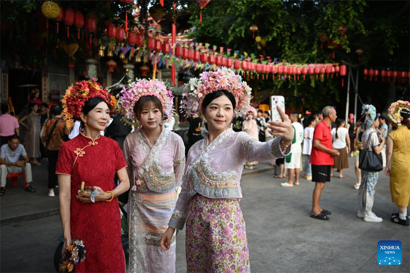 Τα λουλουδάτα στεφάνια κεφαλιού Σουνπού οδηγούν σε τουριστική έκρηξη