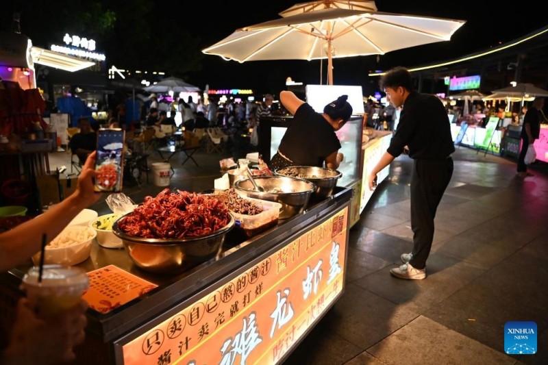 Η νυχτερινή οικονομία αναπτύχθηκε στην Τσουαντζόου, της επαρχίας Φουτζιέν της Κίνας