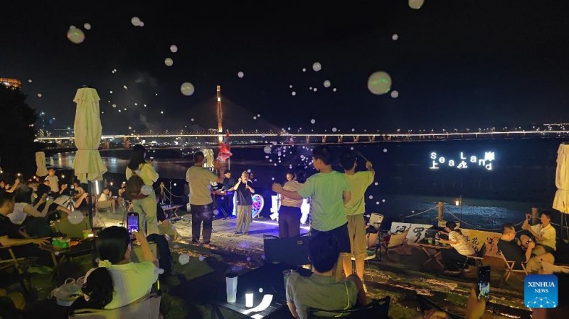 Η νυχτερινή οικονομία αναπτύχθηκε στην Τσουαντζόου, της επαρχίας Φουτζιέν της Κίνας