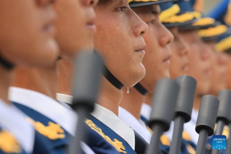 Οι συμμετέχοντες προετοιμάζονται για την επερχόμενη στρατιωτική παρέλαση της Ημέρας Νίκης στο Πεκίνο