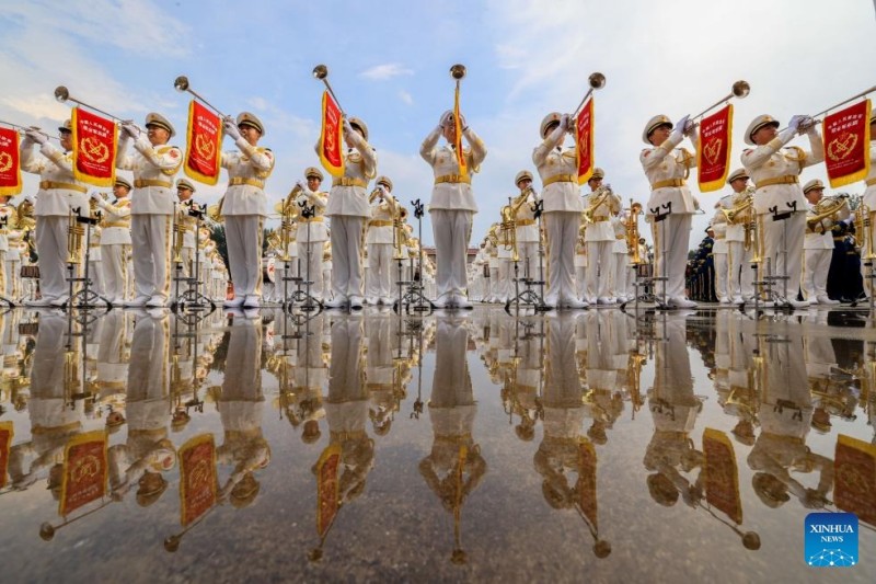 Οι συμμετέχοντες προετοιμάζονται για την επερχόμενη στρατιωτική παρέλαση της Ημέρας Νίκης στο Πεκίνο
