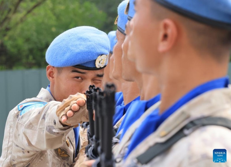 Οι συμμετέχοντες προετοιμάζονται για την επερχόμενη στρατιωτική παρέλαση της Ημέρας Νίκης στο Πεκίνο