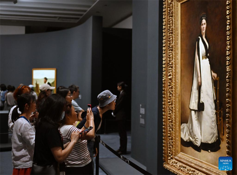 Κόσμος επισκέπτεται την έκθεση "Μονοπάτια προς τη νεωτερικότητα: Αριστουργήματα από το Μουσείο Orsay" στο Μουσείο Τέχνης Πουντόνγκ (Pudong) στην Σαγκάη, στις 20 Αυγούστου του 2025. (Φωτογραφία / Xinhua)