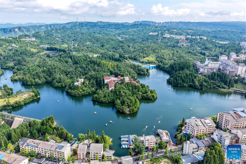 Αεροφωτογραφία που δείχνει το τοπίο στην κωμόπολη Χουανγκσουέι του Δήμου Τσονγκτσίνγκ, στις 21 Αυγούστου του 2025. (Φωτογραφία / Xinhua)