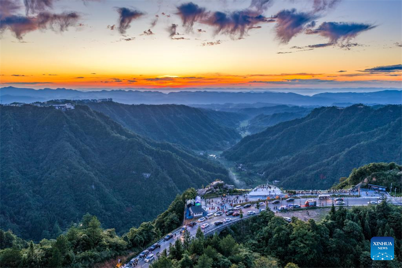 Η κωμόπολη Χουανγκσουέι του Δήμου Τσονγκτσίνγκ βιώνει τουριστική άνθηση