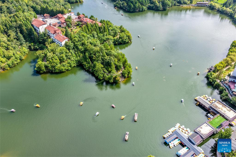 Η κωμόπολη Χουανγκσουέι του Δήμου Τσονγκτσίνγκ βιώνει τουριστική άνθηση