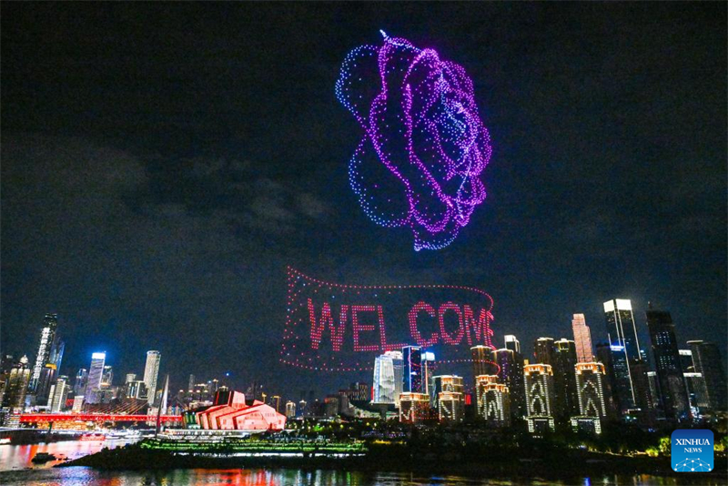 Νυχτερινό τοπίο στον Δήμο Τσονγκτσίνγκ της Κίνας