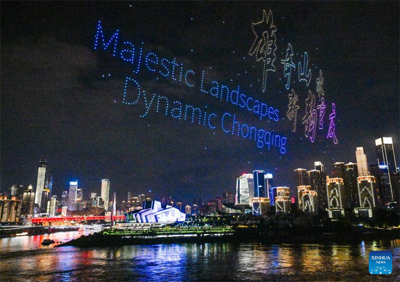 Νυχτερινό τοπίο στον Δήμο Τσονγκτσίνγκ της Κίνας