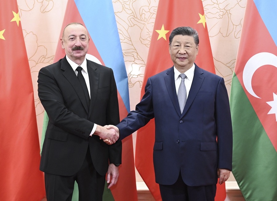 Ο Κινέζος Πρόεδρος συναντήθηκε με τον Πρόεδρο του Αζερμπαϊτζάν