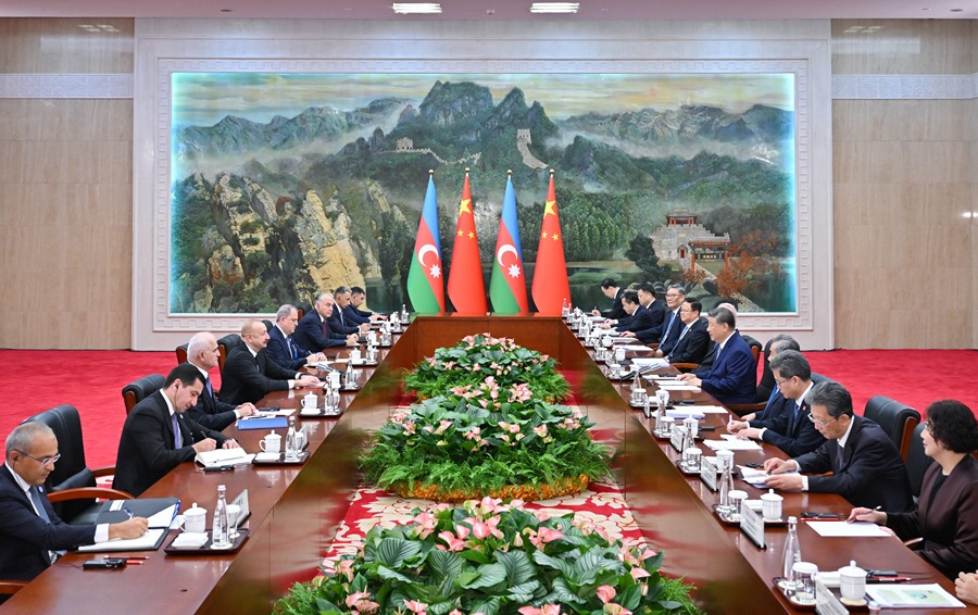 Ο Κινέζος Πρόεδρος συναντήθηκε με τον Πρόεδρο του Αζερμπαϊτζάν