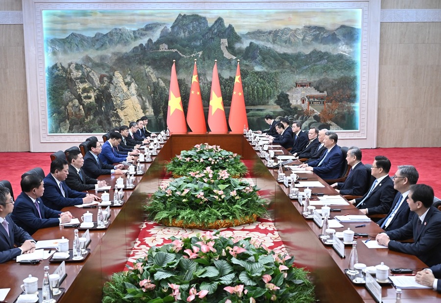 Ο Κινέζος Πρόεδρος Σι Τζινπίνγκ συναντήθηκε με τον πρωθυπουργό του Βιετνάμ