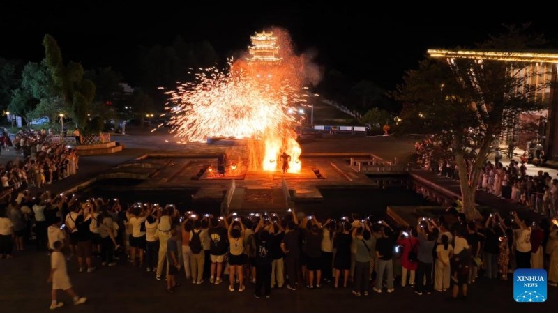 Η άυλη πολιτιστική κληρονομιά τροφοδοτεί την αύξηση του καλοκαιρινού τουρισμού στην επαρχία Ανχουέι της Κίνας