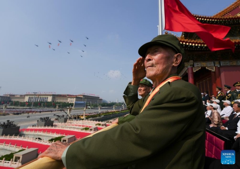 (Φωτογραφίες) Η παρέλαση της Κίνας για την Ημέρα της Νίκης πραγματοποιήθηκε στο Πεκίνο
