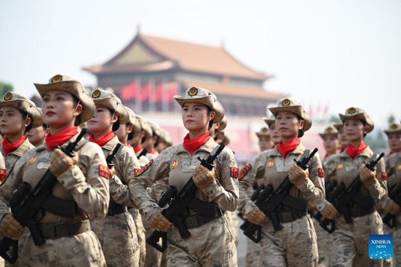 (Φωτογραφίες) Η παρέλαση της Κίνας για την Ημέρα της Νίκης πραγματοποιήθηκε στο Πεκίνο