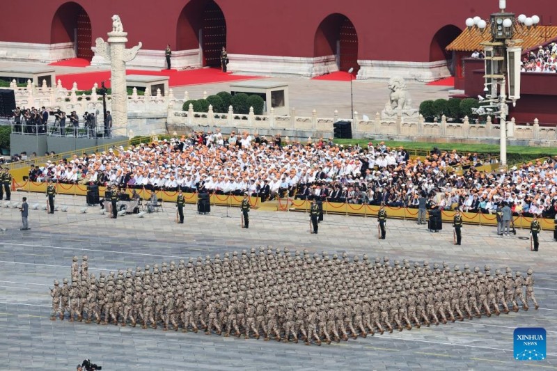 (Φωτογραφίες) Η παρέλαση της Κίνας για την Ημέρα της Νίκης πραγματοποιήθηκε στο Πεκίνο