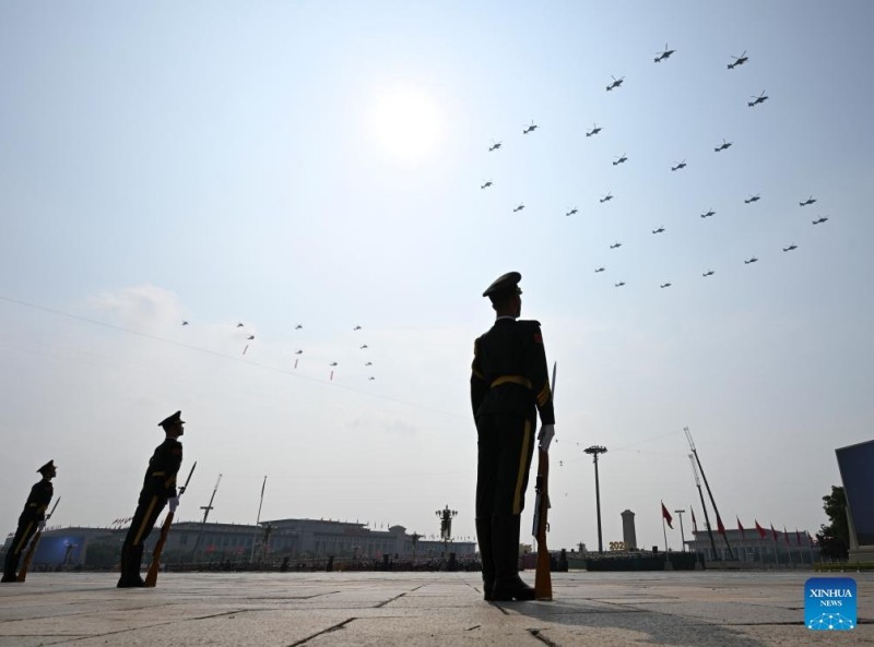 (Φωτογραφίες) Η παρέλαση της Κίνας για την Ημέρα της Νίκης πραγματοποιήθηκε στο Πεκίνο