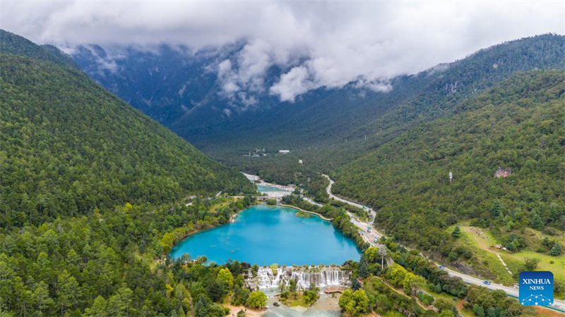 Αεροφωτογραφία που τραβήχτηκε στις 8 Σεπτεμβρίου του 2025 δείχνει το τοπίο της Κοιλάδας Λανγιουέ, στην πόλη Λιτζιάνγκ της επαρχίας Γιουνάν. (Φωτογραφία / Xinhua)