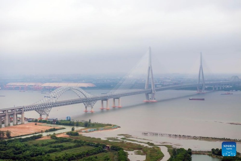 H Γέφυρα Τσανγκτάι στον ποταμό Γιανγκτσέ ξεκινά τη λειτουργία της στην Ανατολική Κίνα