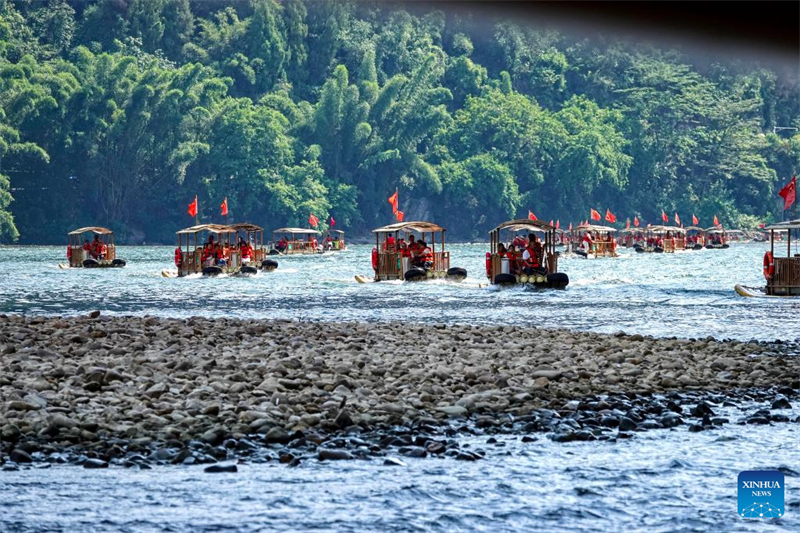 Οι πολίτες απολαμβάνουν το χρυσό φθινόπωρο με αποδράσεις το Σαββατοκύριακο
