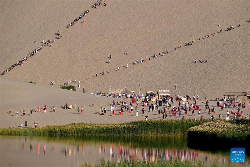 Οι πολίτες απολαμβάνουν το χρυσό φθινόπωρο με αποδράσεις το Σαββατοκύριακο