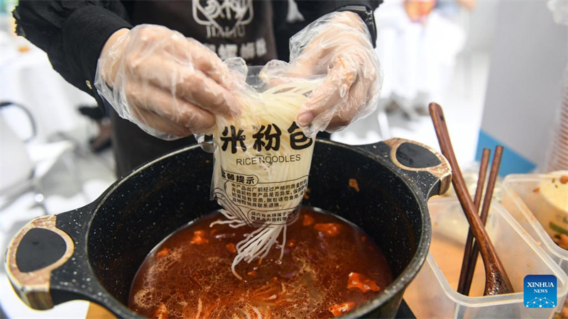 Το φαγητό του δρόμου Λουοσιφέν αναζωογονεί τη βιομηχανική δυναμική στην επαρχία Γκουανγκσί