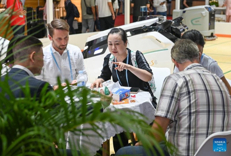 Η Έκθεση Εισαγωγών και Εξαγωγών της Κίνας , ξεκίνησε την Τετάρτη στη νότια Κίνα, με αριθμό ρεκόρ εκθετών και αγοραστών.