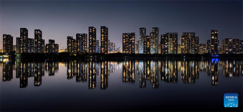 Θέα της Λίμνης Ντονγκχού κατά το ηλιοβασίλεμα στην πόλη Γουχάν