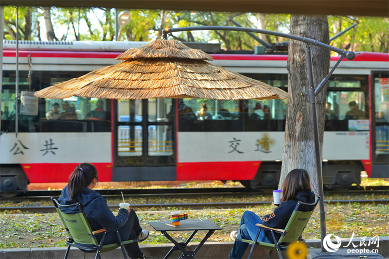 Τα τουριστικά τραμ γίνονται «κινούμενες κάρτες της πόλης»