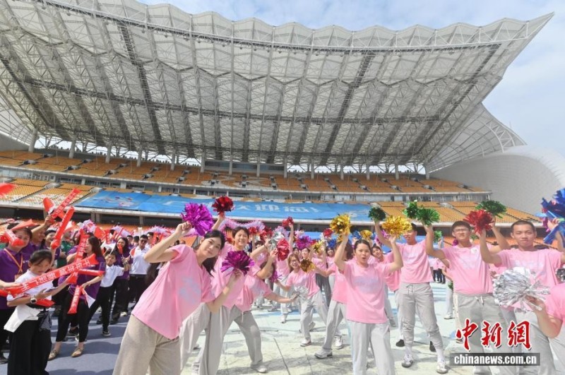 Στους 15ους Εθνικούς Αγώνες της Κίνας (Γκουανγκντόνγκ-Χονγκ Κονγκ-Μακάο) διεξήχθη λαμπαδηδρομία