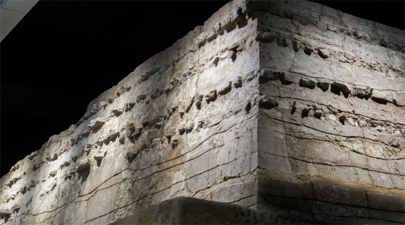 Η φωτογραφία δείχνει τα απομεινάρια του αρχαίου ανατολικού τείχους της πόλης Τιεντζίν. (Φωτογραφία / Λαϊκή Καθημερινή Online)