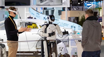 Μοιραζόμενοι τις ευκαιρίες ανάπτυξης με τον κόσμο — Γράφτηκε με την ευκαιρία της ολοκλήρωσης της 8ης Διεθνούς Έκθεσης Εισαγωγών της Κίνας