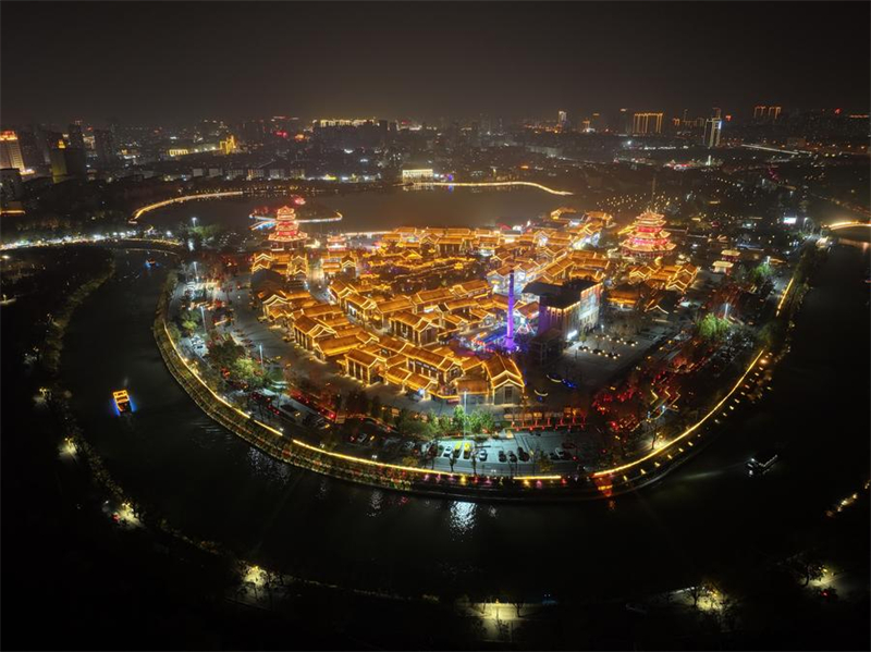 Μια αεροφωτογραφία με drone που τραβήχτηκε στις 11 Νοεμβρίου 2025 δείχνει μια άποψη του τμήματος της πόλης Τσανγκτζόου του Μεγάλου Καναλιού στην πόλη Τσανγκτζόου της επαρχίας Χεμπέι. (Φωτογραφία / Xinhua)