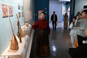 Έκθεση με θέμα τις διάφορες μουσικές κουλτούρες κατά μήκος του αρχαίου Δρόμου του Μεταξιού πραγματοποιήθηκε στο Γκουάνγκτζου