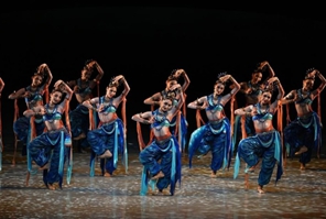 Καλλιτέχνες της Εθνικής Λυρικής Σκηνής της Κίνας ερμηνεύουν το χορευτικό δράμα "Quici" στο Πεκίνο