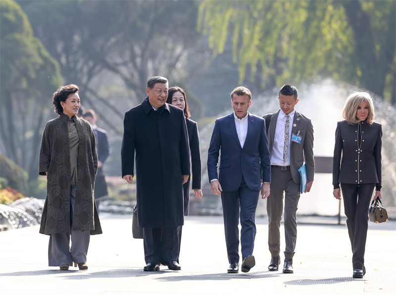 Άτυπη συνάντηση του Προέδρου Σι και του Μακρόν στην επαρχία Σιτσουάν της Κίνας