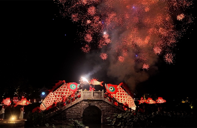 H άυλη πολιτιστική κληρονομιά, τα φανάρια ψαριών, προσελκύουν πλήθος επισκεπτών