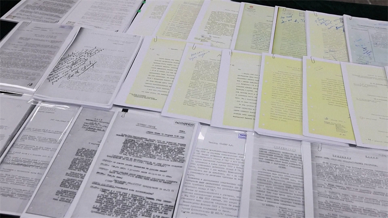 Αυτή η αχρονολόγητη φωτογραφία δείχνει μερικά αντίγραφα αρχείου που παρείχε η Ρωσία και σχετίζονται με την διαβόητη Μονάδα 731, μια ιαπωνική μονάδα μικροβιακού πολέμου που έδρασε κατά τη διάρκεια του Β' Παγκοσμίου Πολέμου. Η Κίνα έλαβε μια σειρά αποδεικτικών στοιχείων που παρείχε η Ρωσία και σχετίζονται με την διαβόητη Μονάδα 731, σύμφωνα με ανακοίνωση των Κεντρικών Αρχείων της Κίνας στις 13 Δεκεμβρίου 2025.