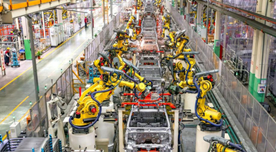 Η παραγωγή και οι πωλήσεις αυτοκινήτων στην Κίνα φτάνουν σε νέα υψηλά επίπεδα το 2025