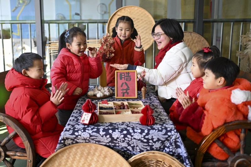 Διάφορες εκδηλώσεις πραγματοποιήθηκαν σε όλη την Κίνα για να υποδεχθούν την επερχόμενη Γιορτή Λάμπα