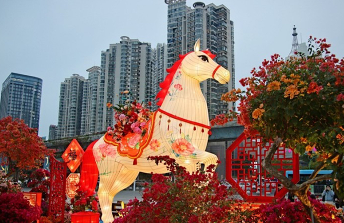 Σιαμέν: Εορταστικές διακοσμήσεις προαναγγέλλουν το Έτος του Αλόγου στην πόλη