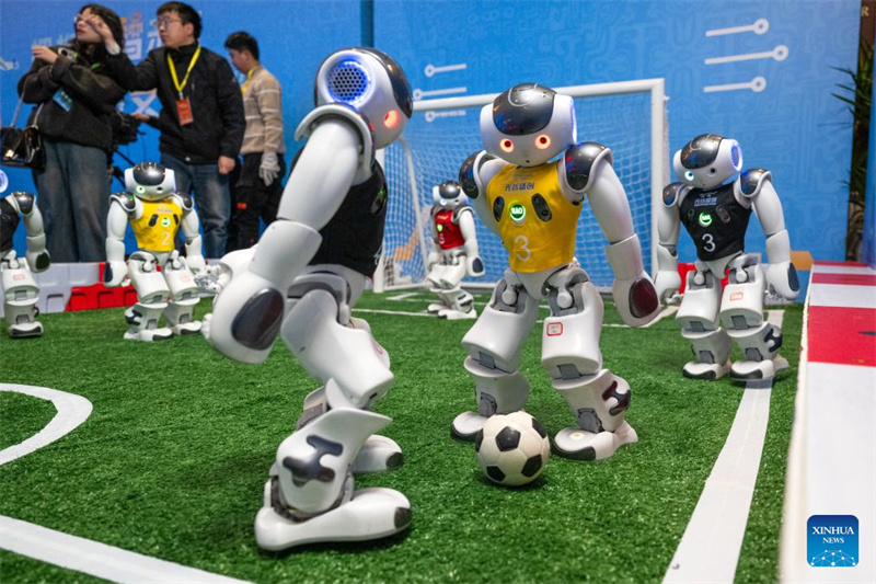 Ηλεκτρικά αεροσκάφη κάθετης απογείωσης και προσγείωσης και ανθρωποειδή ρομπότ κάνουν το ντεμπούτο τους στην πόλη Γουχάν