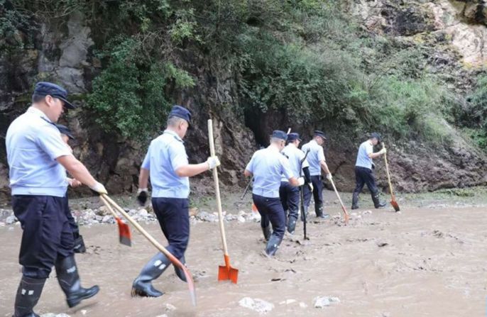 Επιχειρήσεις διάσωσης σε εξέλιξη μετά από αιφνίδια πλημμύρα στην επαρχία Γκανσού της βορειοδυτικής Κίνας
