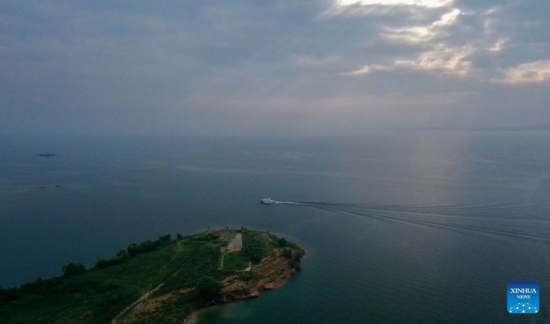 Εναέρια άποψη του ταμιευτήρα Νταντζιανγκόου στη πόλη Νανγιάνγκ της κινεζικής επαρχίας Χενάν